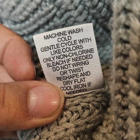 Moon & Madison Sage Green Chunky Knit V-Neck Sweater - Size L - Picture 6 of 6